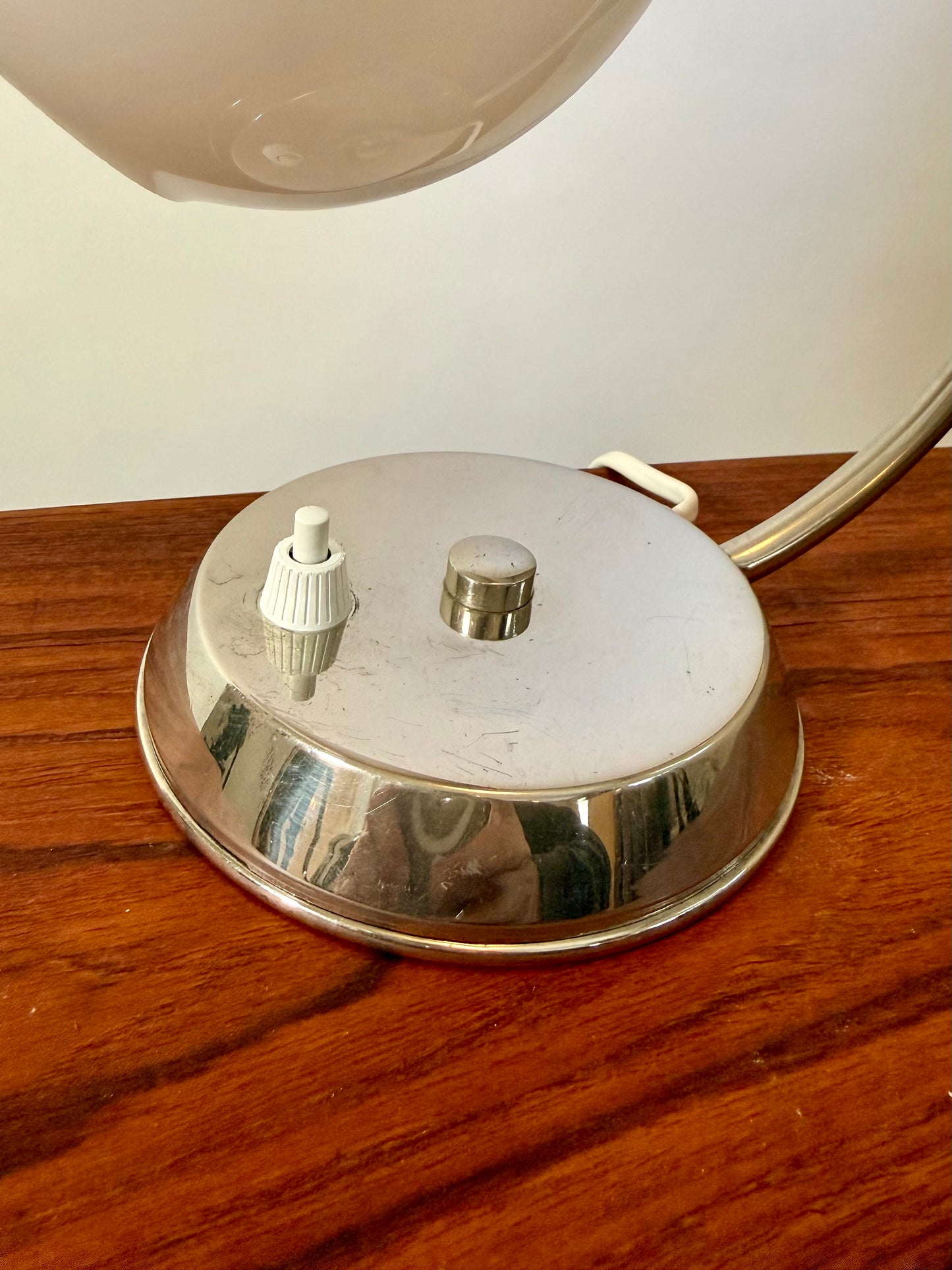 Liten bord/vägglampa i crome