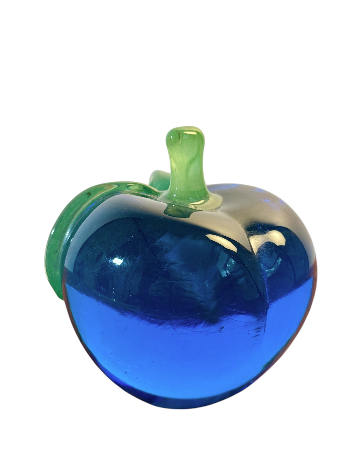 Modighus.se vintage äpple i blått glas med gröna blad från FM Konstglas Ronneby, 10,5 cm högt.