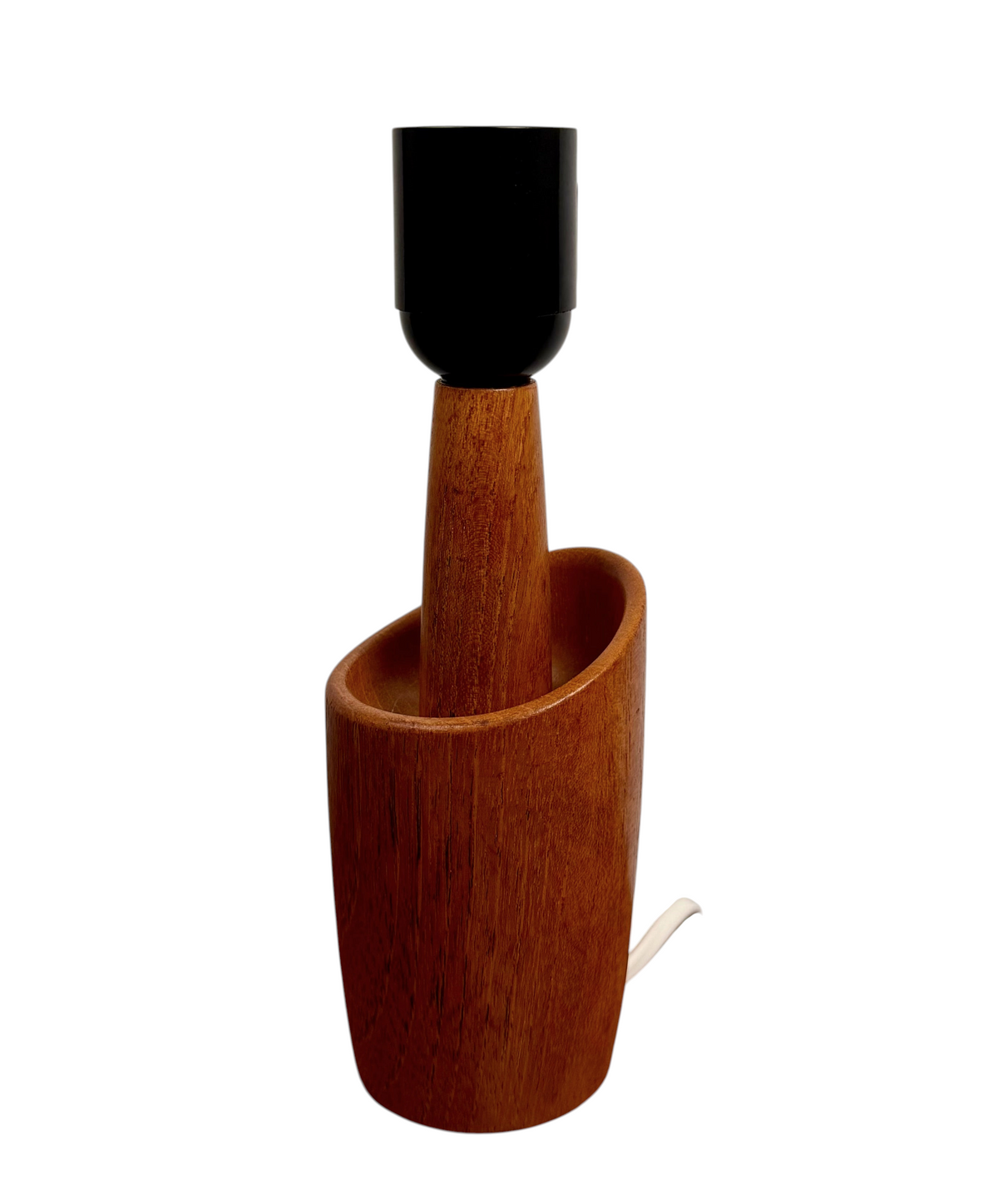 Modighus.se vintage lampfot i brun teak från 1960-talet med unik skulptural form och svart lamphållare