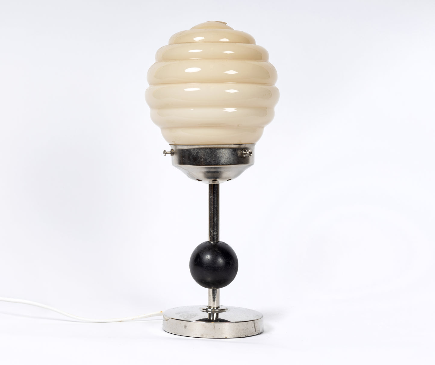 Art Deco bordslampa med fot och glob i krom, svart och guld, material metall, trä och glas, 1930-tal