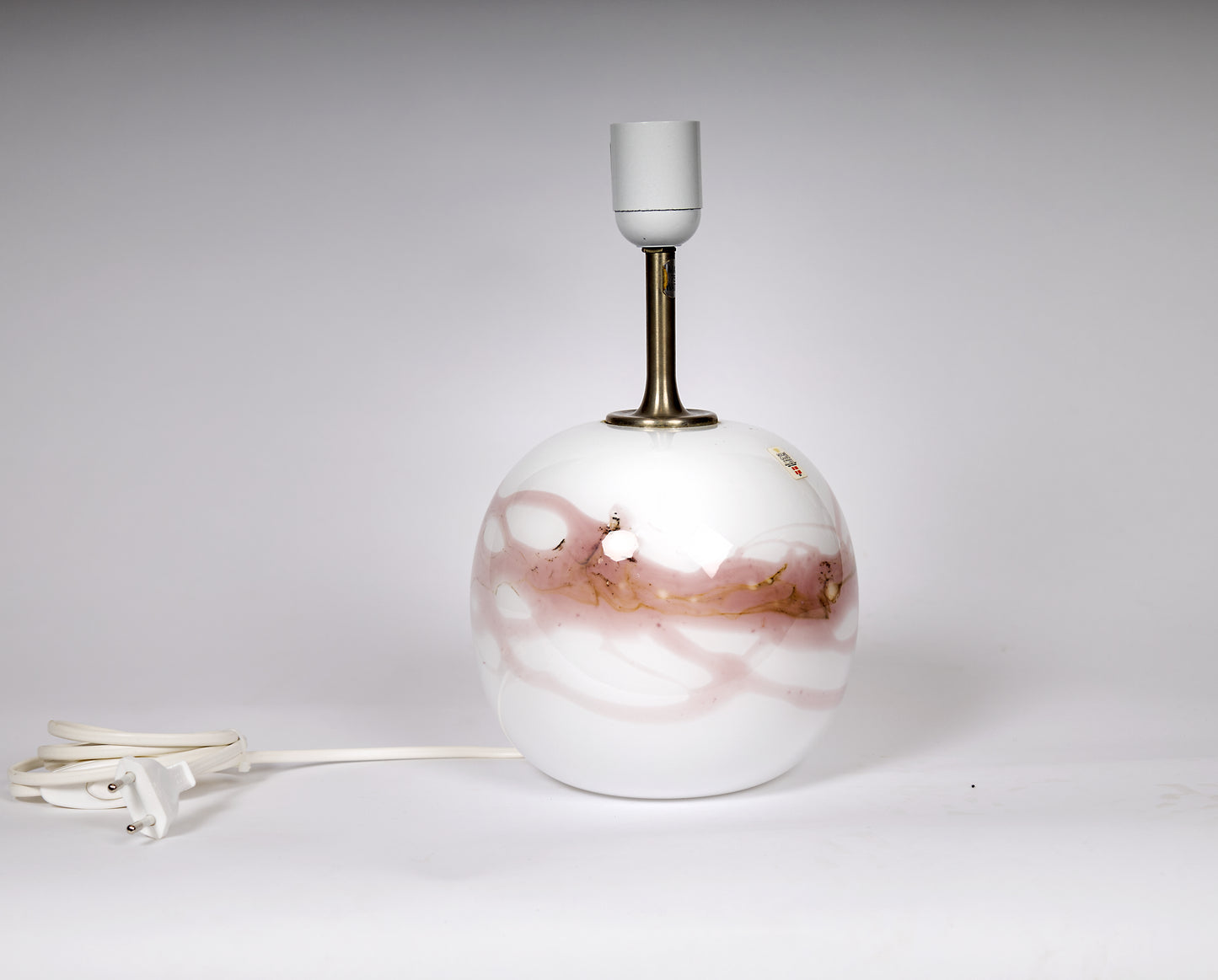 Bordslampa i mönstrat glas, modell Sakura. Holmegaard, Michael Bang, dansk design