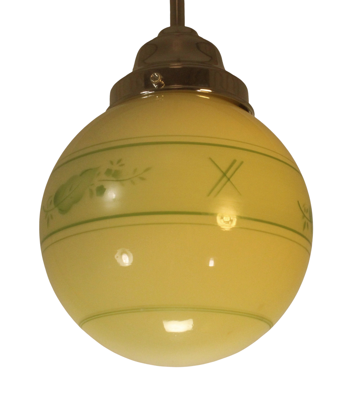 Liten gul lampkupa med grön dekordetalj, 1940-tal, diameter ca 15 cm, krom- eller mässingspendel