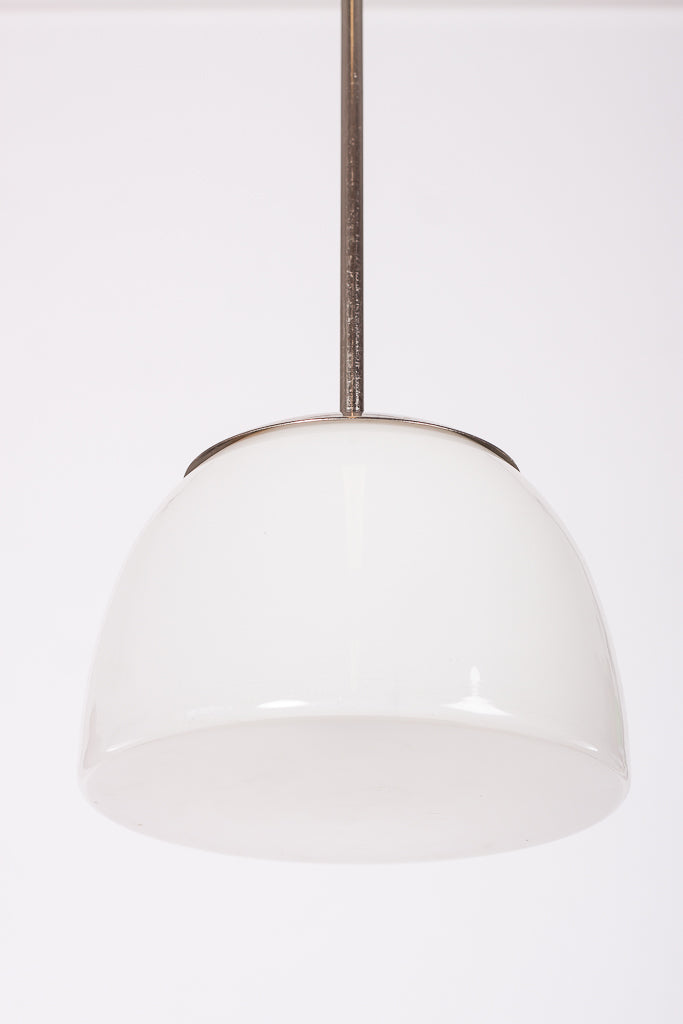 Pendelkupa vit frostat glas