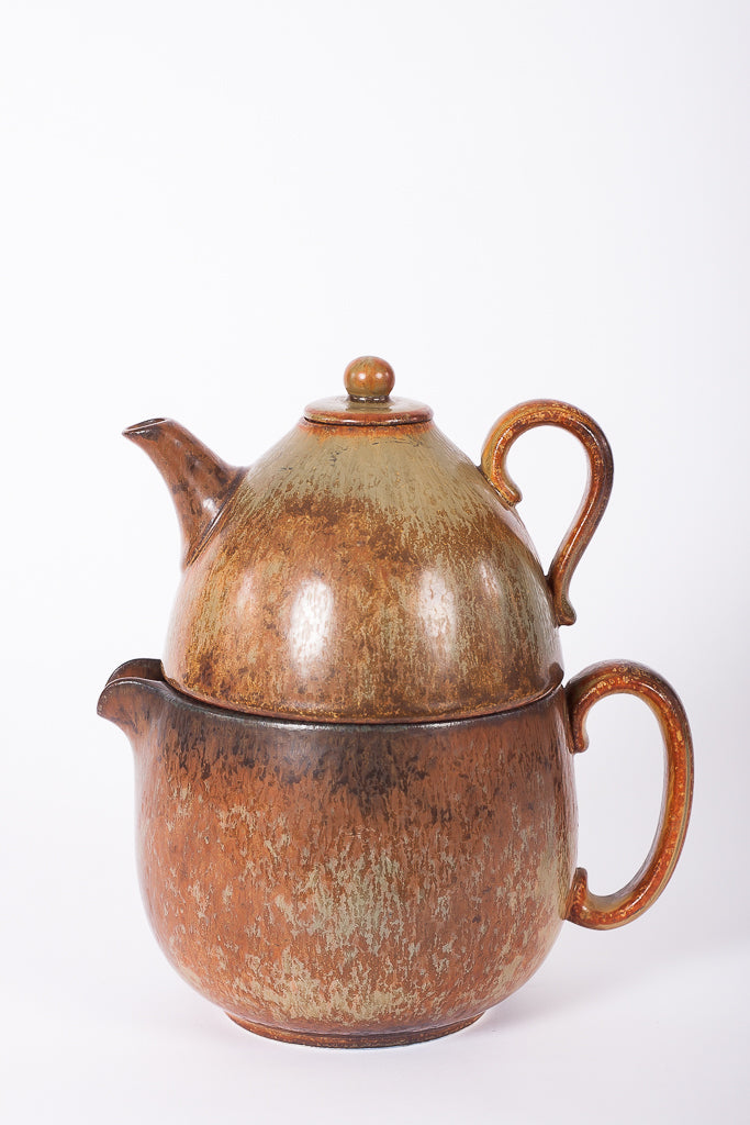 Dubbel tekanna i keramik från Rörstrand, designad av Gunnar Nylund (1904–1997).