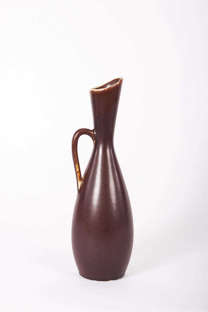 Smal vas i stengods från Rörstrand, designad av Carl Harry Stålhane (1920–1990).