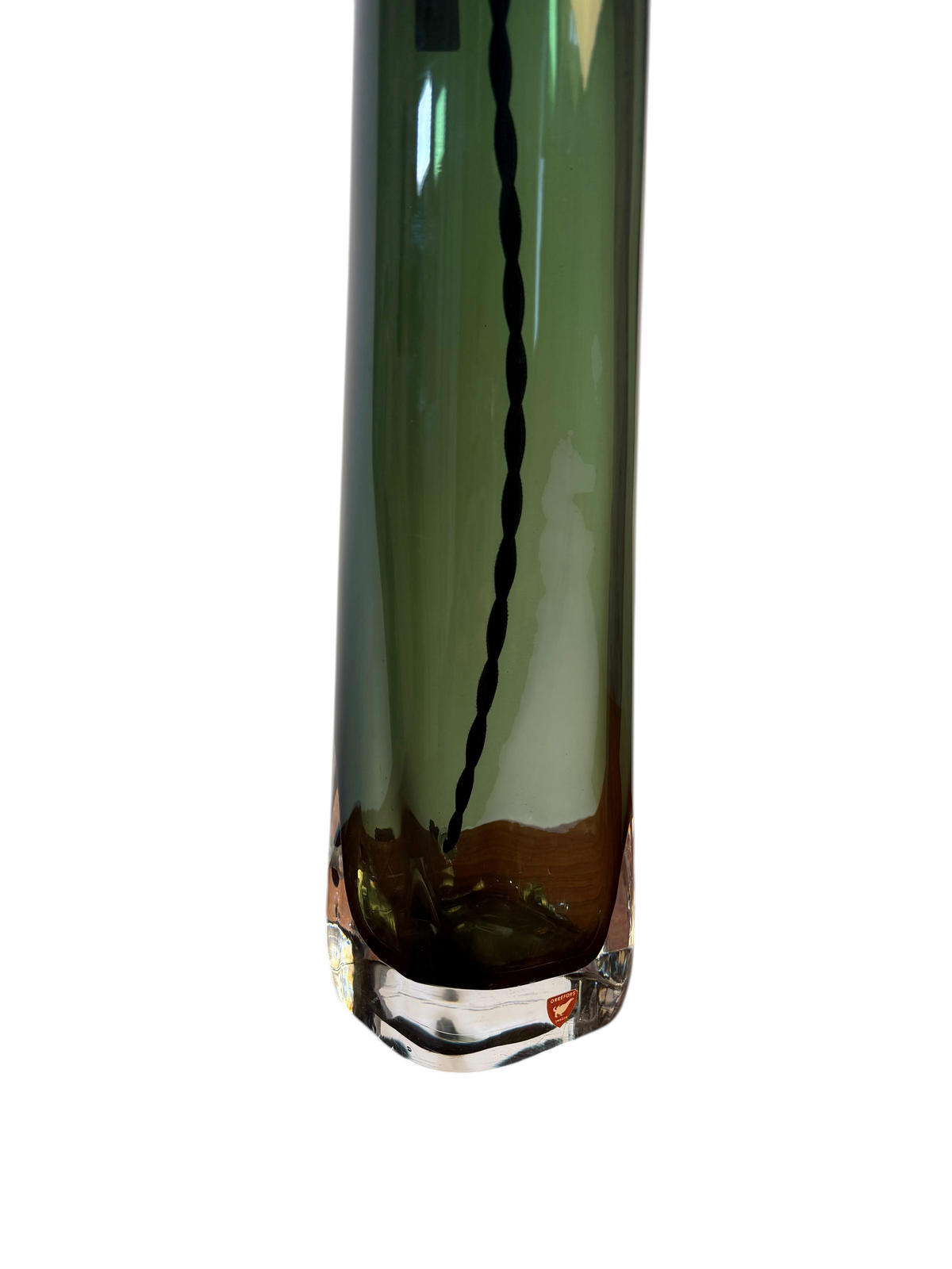 Modighus.se Orrefors bordslampa i grönt glas designad av Carl Fagerlund med svart textilkabel i vintageskick