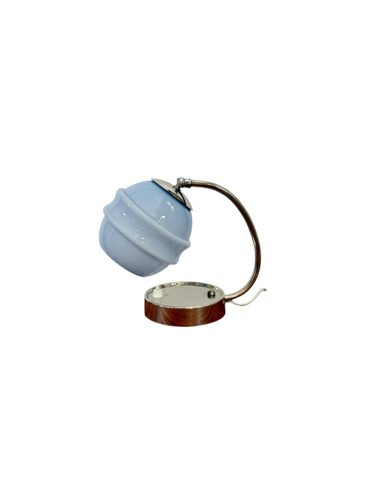Modighus.se vintage bordslampa i kromad metall med en unik blå glaskupa, kan även användas som vägglampa.