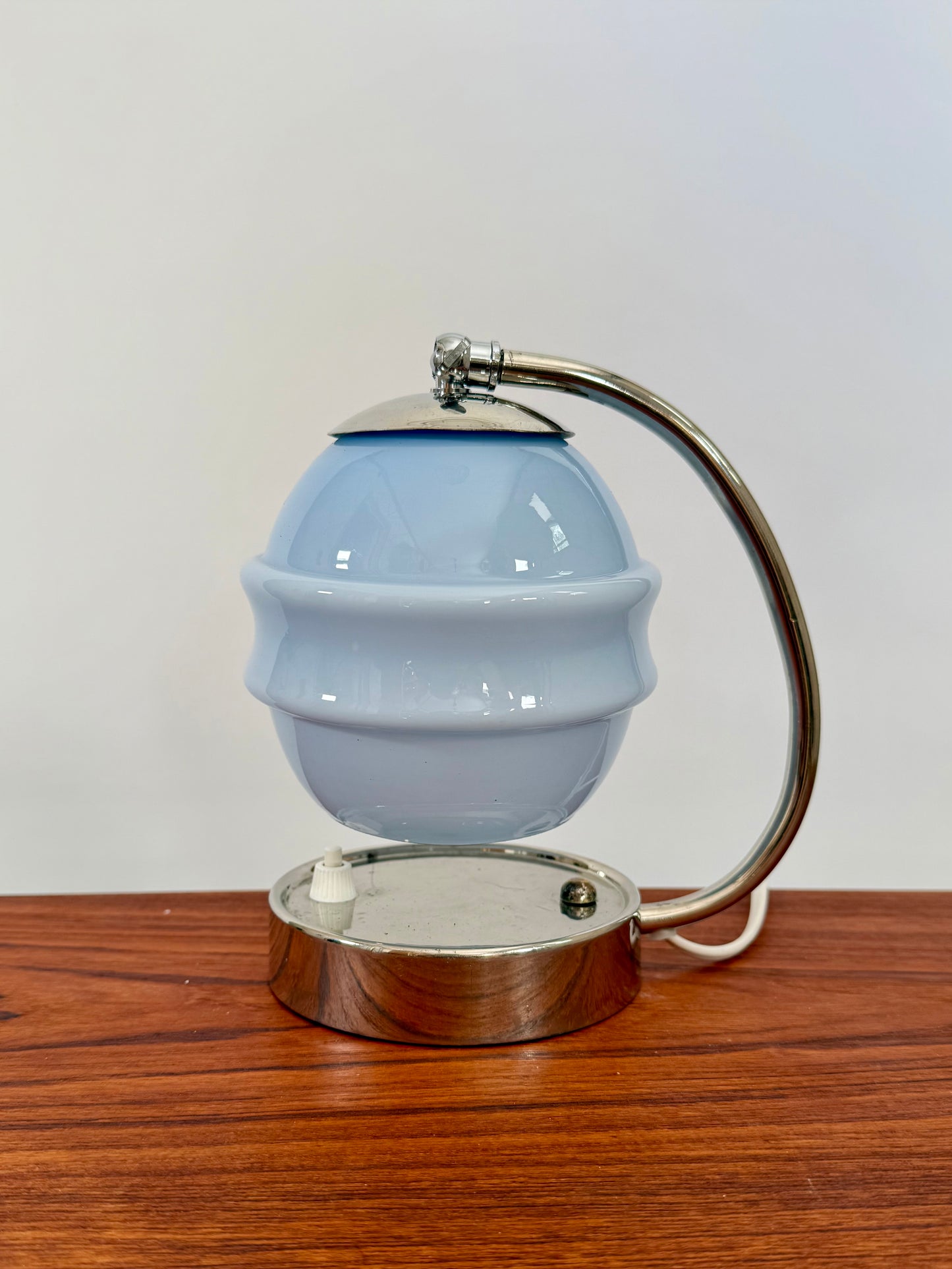 Liten bord/vägglampa i crome