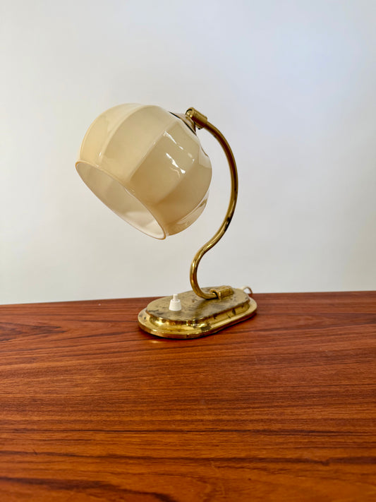 Liten bord/vägglampa i mässing