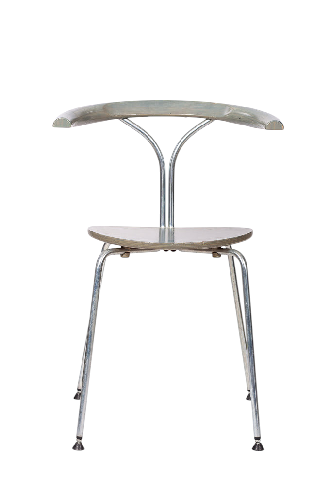Modighus.se svensk retro designstol i trä och metall med unik formgivning och synligt bruksslitage