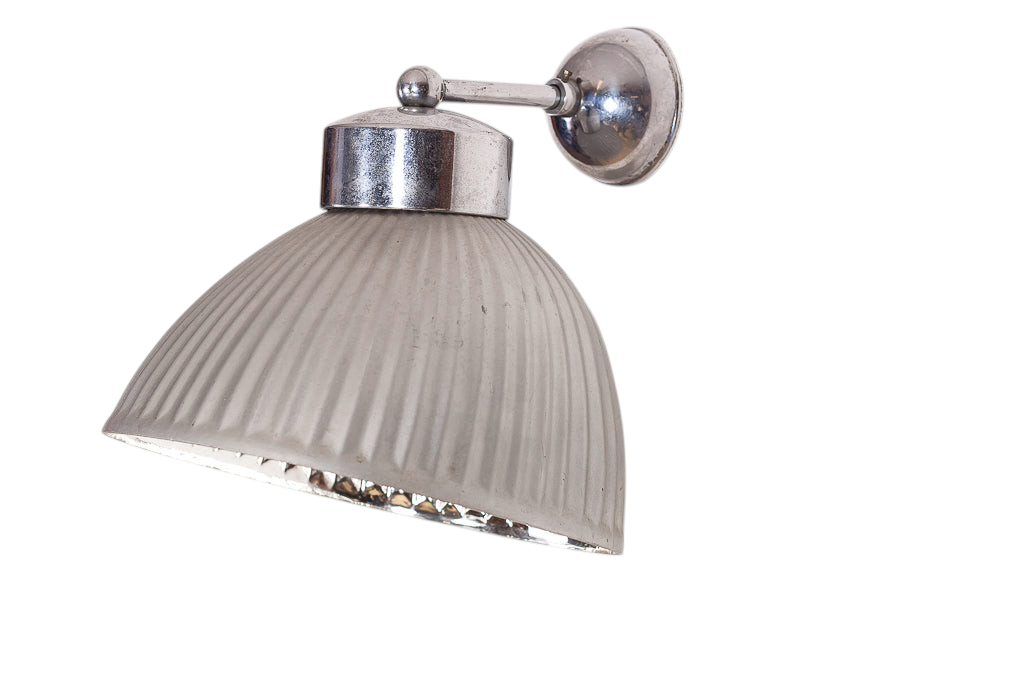 Modighus.se vägglampa i fattigmannsilver och räfflat glas med detaljer i silverfärgad metall.