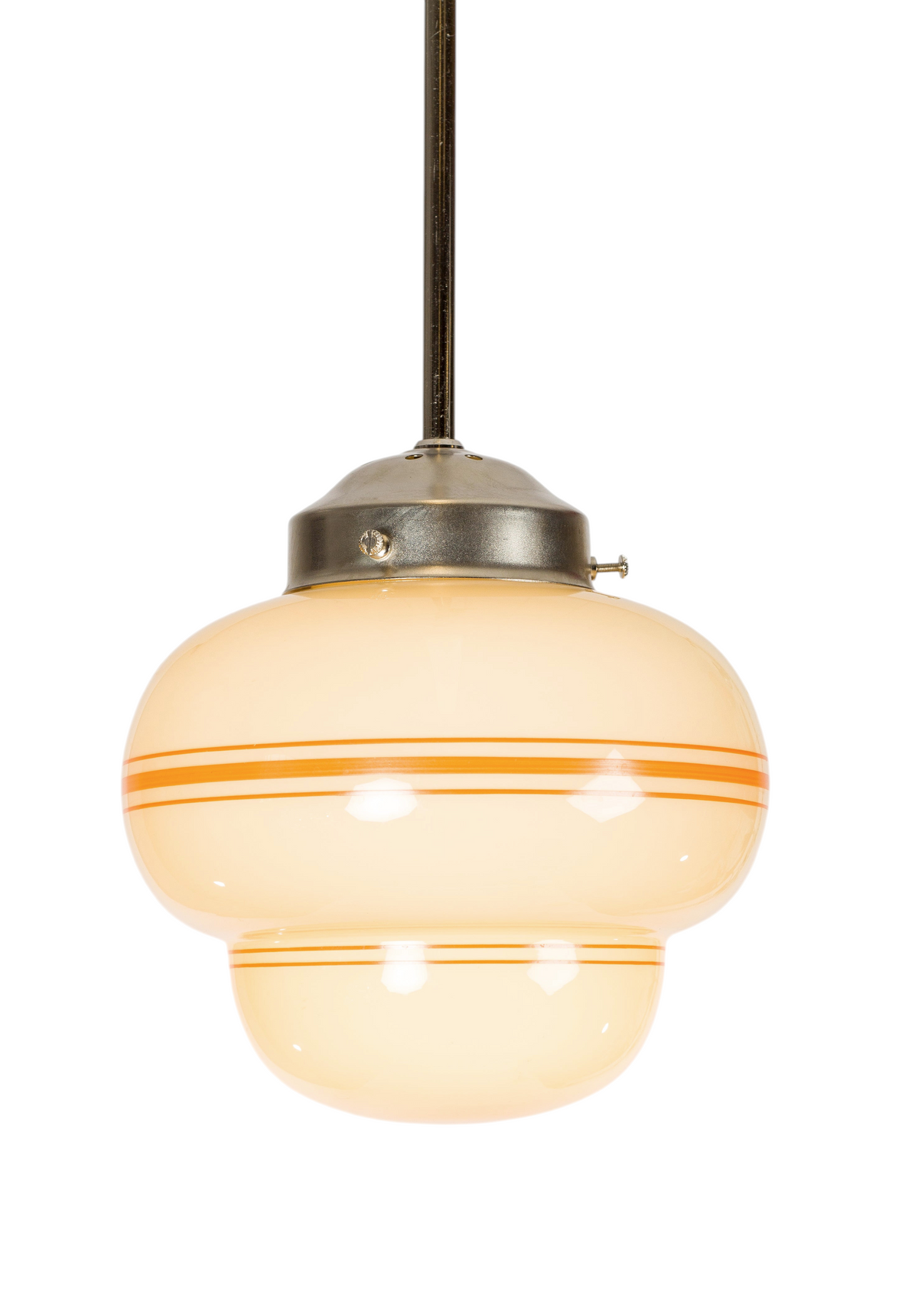 Retro glaskupa från Modighus.se i krämvitt glas med dekorativa orangea ränder och metallfäste.