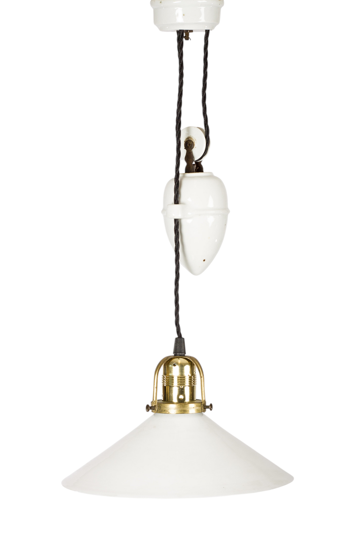 Modighus.se skomakarlampa i vintage 1920-talsstil med vit handblåst glasskärm, porslinshiss och mässingsdetaljer.