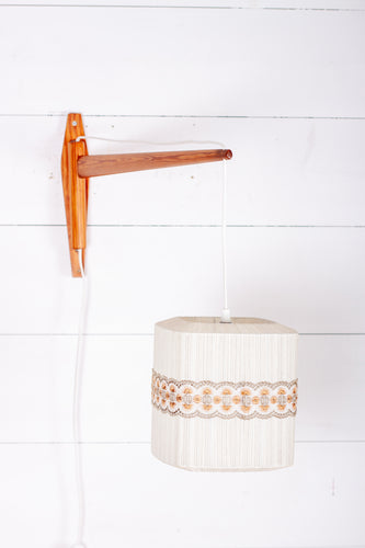 Furu vägglampa