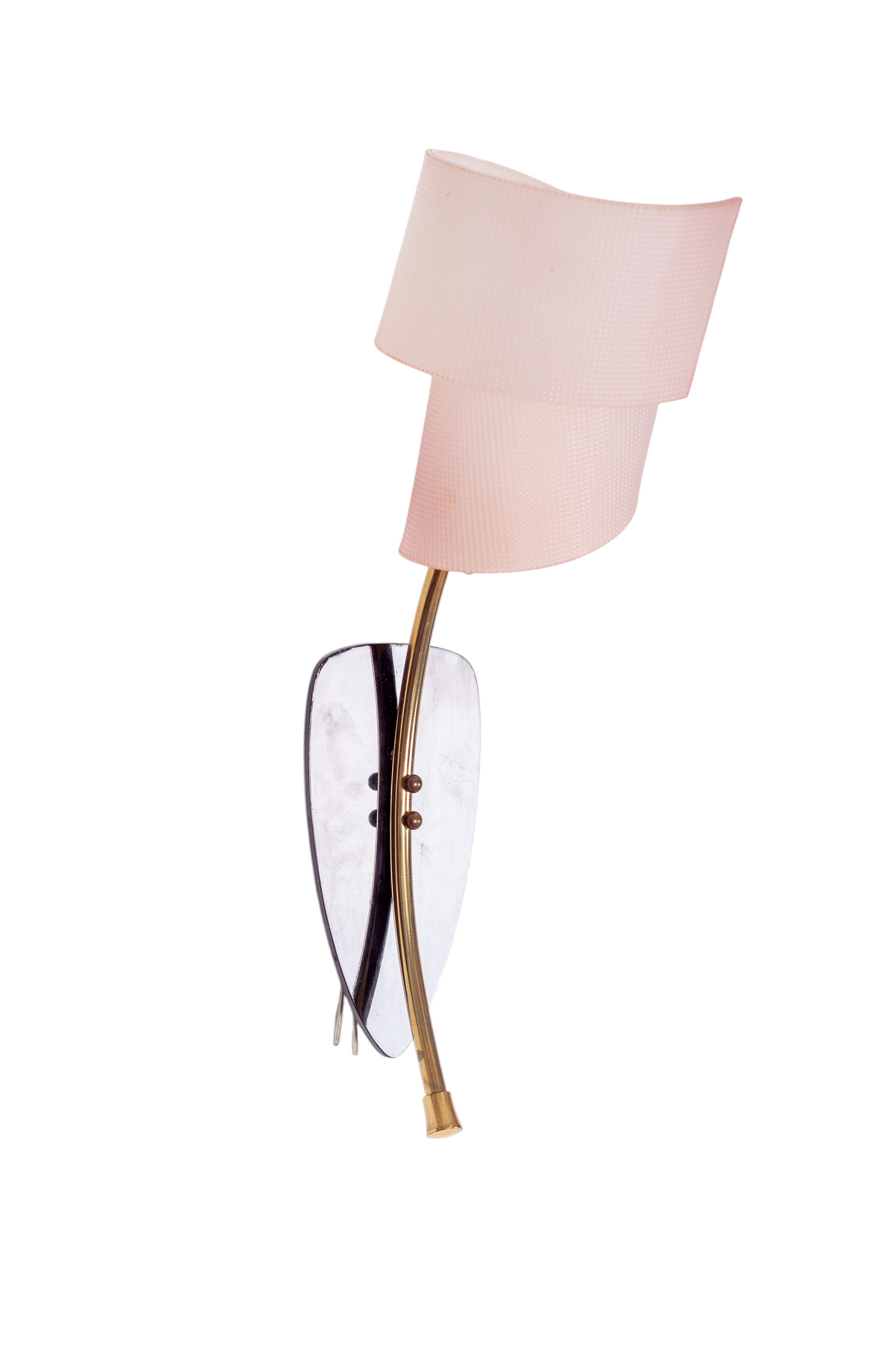 Modighus.se vägglampa från 1960-talet med rosa skärm i akrylplast, svart väggfäste och detaljer i mässing.
