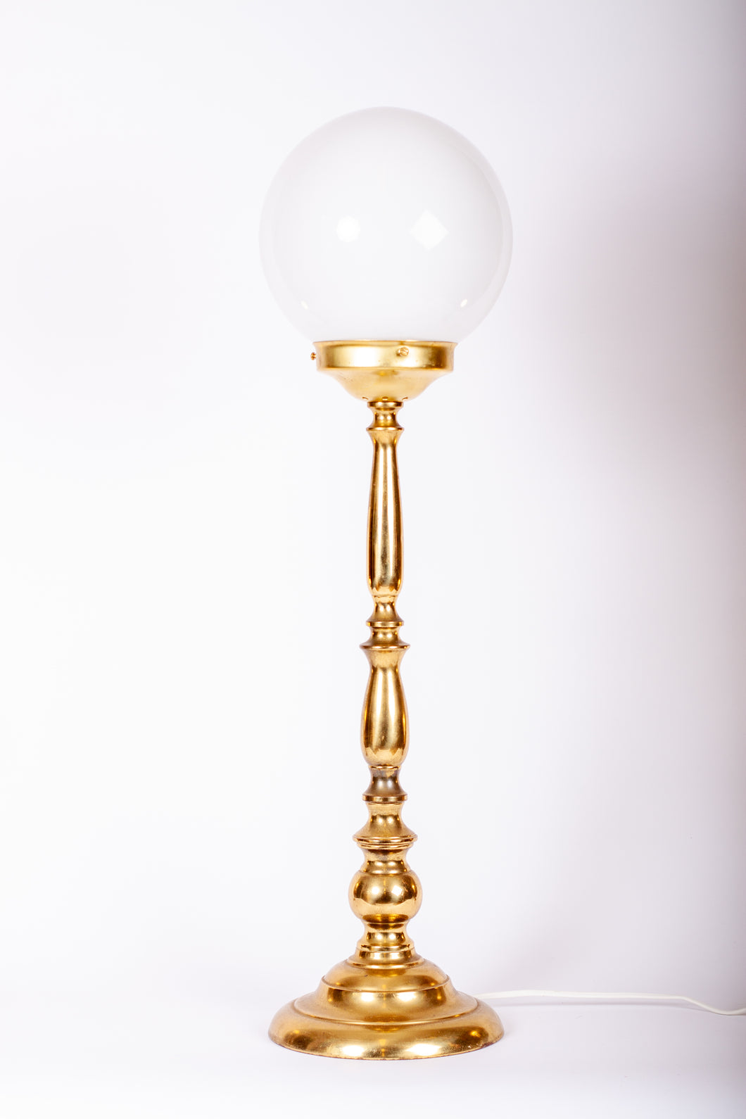Större Mässinglampa med glob