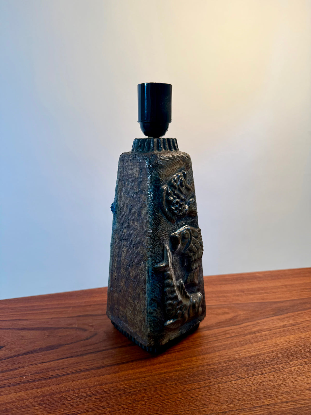 Keramiklampa med fiskmotiv