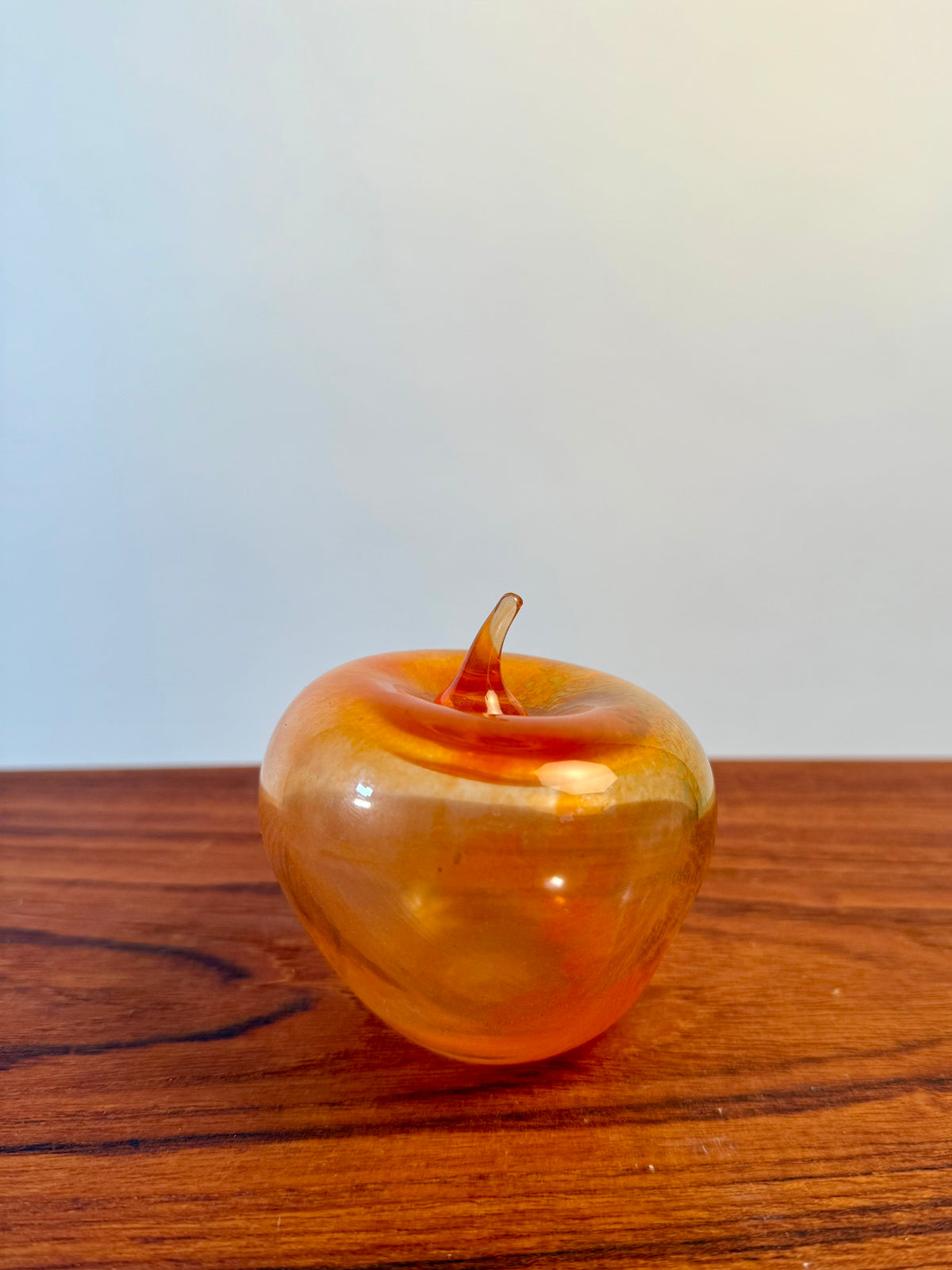 Orange äpple i glas