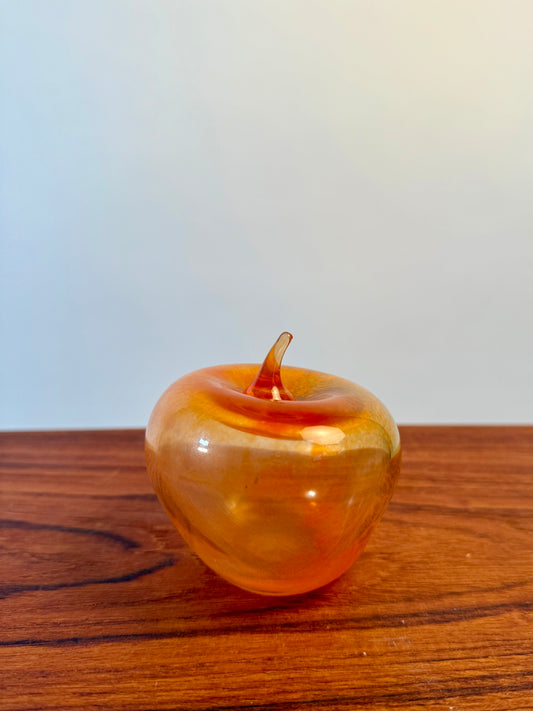 Orange äpple i glas