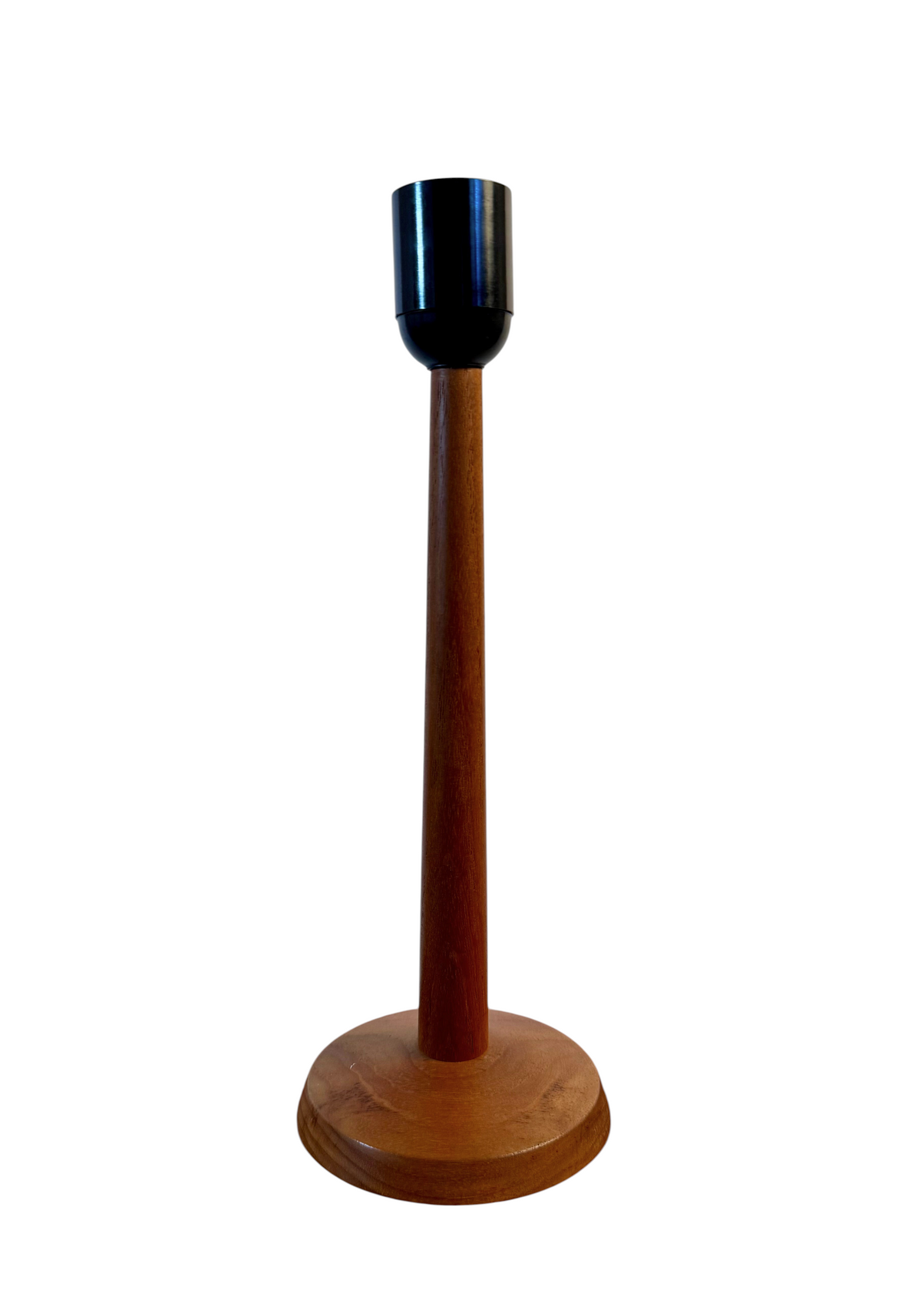 Modighus.se bordslampa i oljad teak från 1950-talet med svart lamphållare och rund fot
