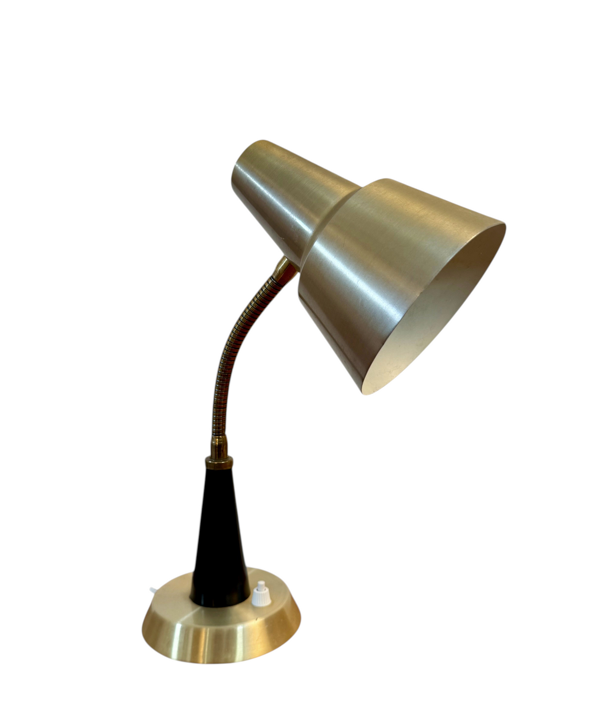 Modighus.se retro skrivbordslampa från 1950-talet i mässing och svart metall med böjbar arm.