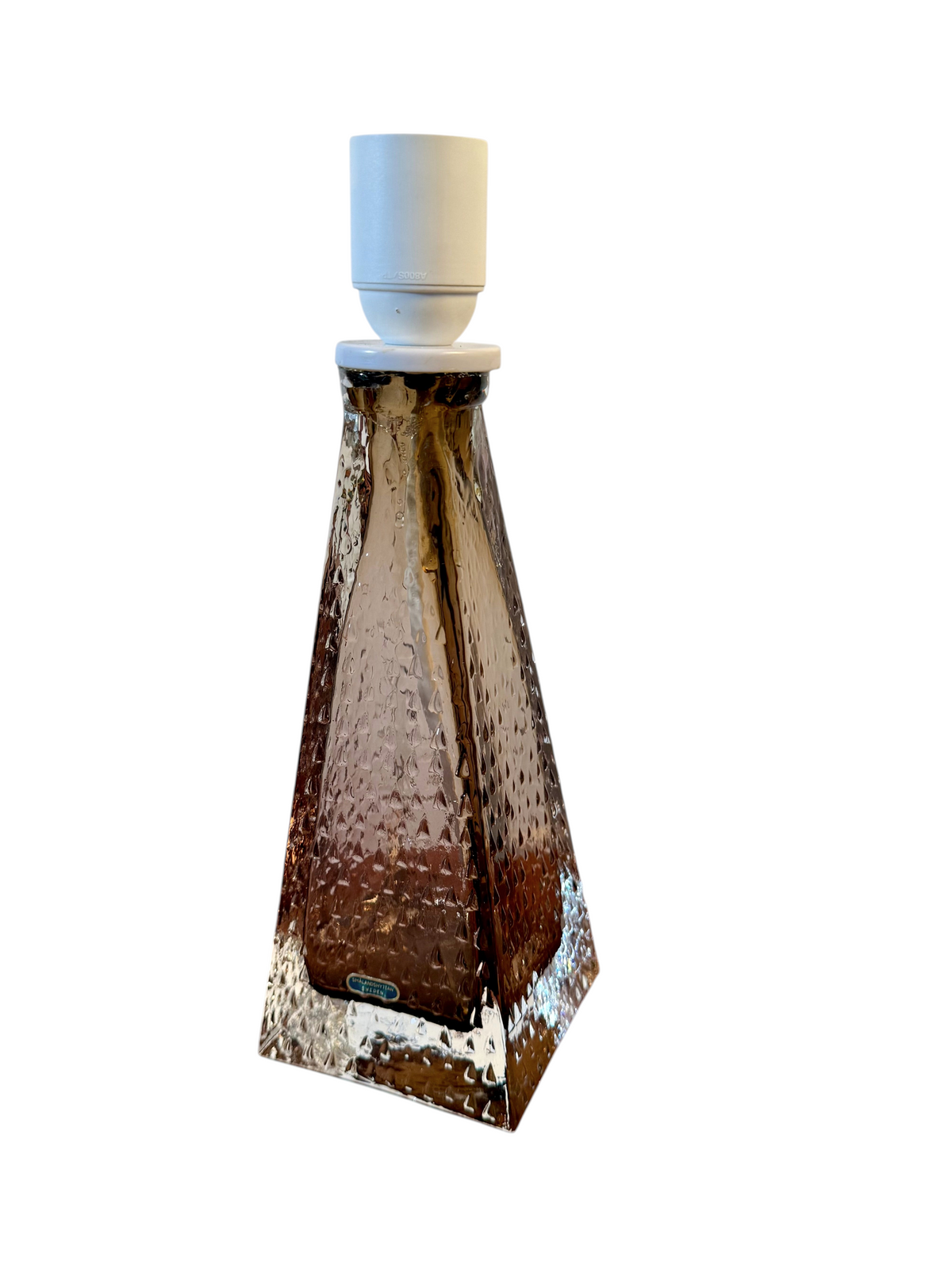 Modighus.se bordslampa i koniskt brunt glas med knottrig textur från 1970-talet
