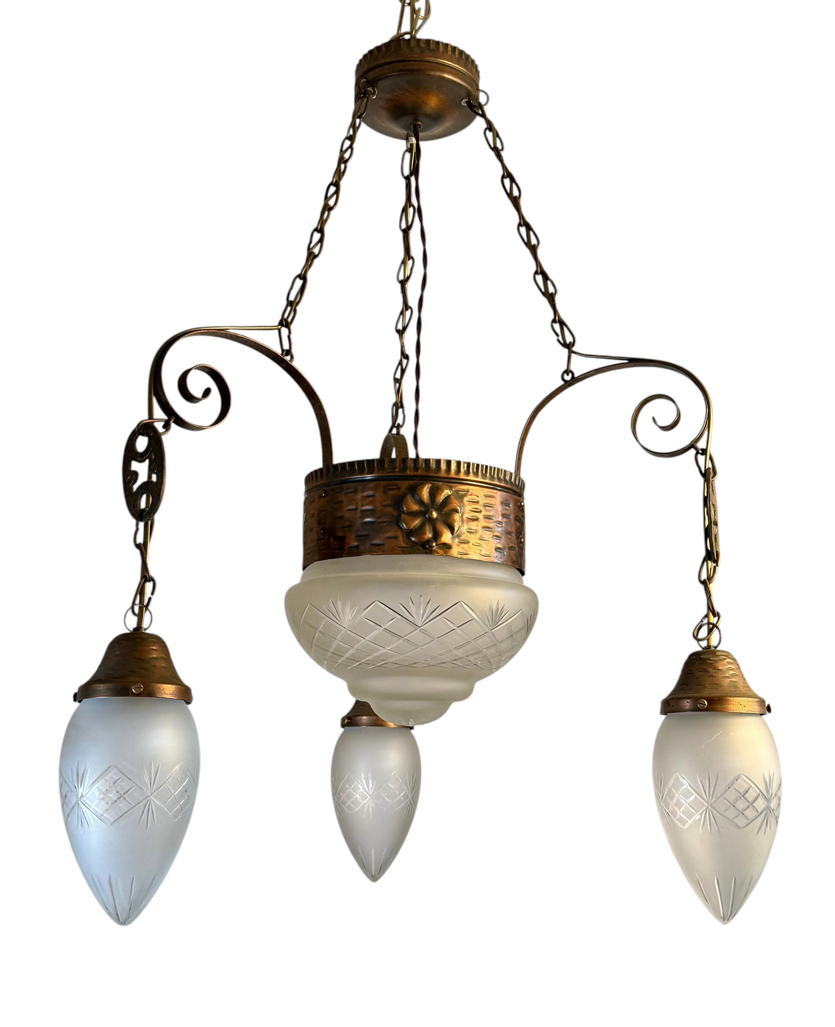 Stor Modighus.se jugend taklampa i koppar med slipade kupor i frostat glas från 1920-talet