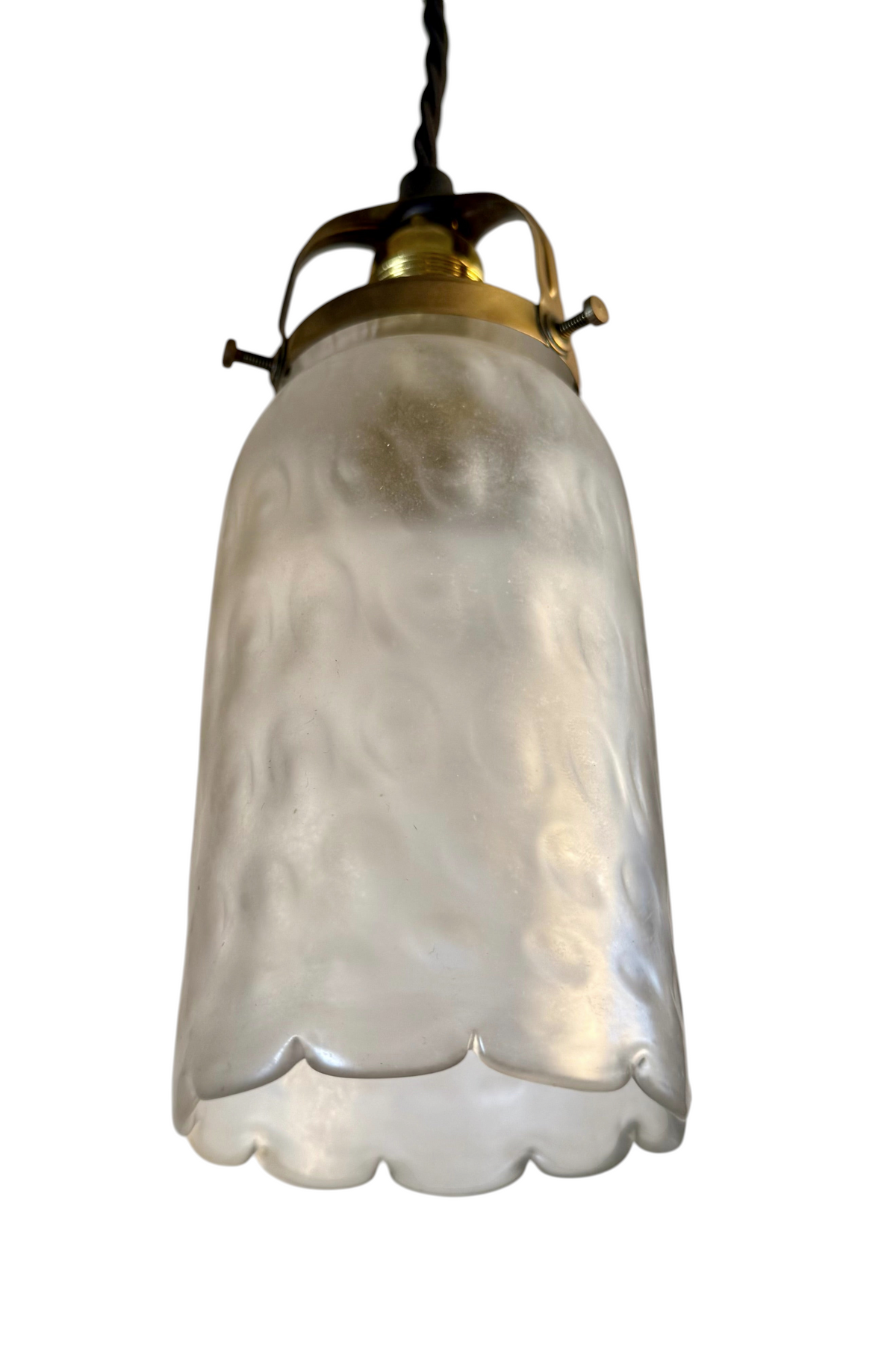 Modighus.se jugendkupa i avlångt frostat glas med mässingsfäste och svart tvinnad textilkabel från 1920-talet.
