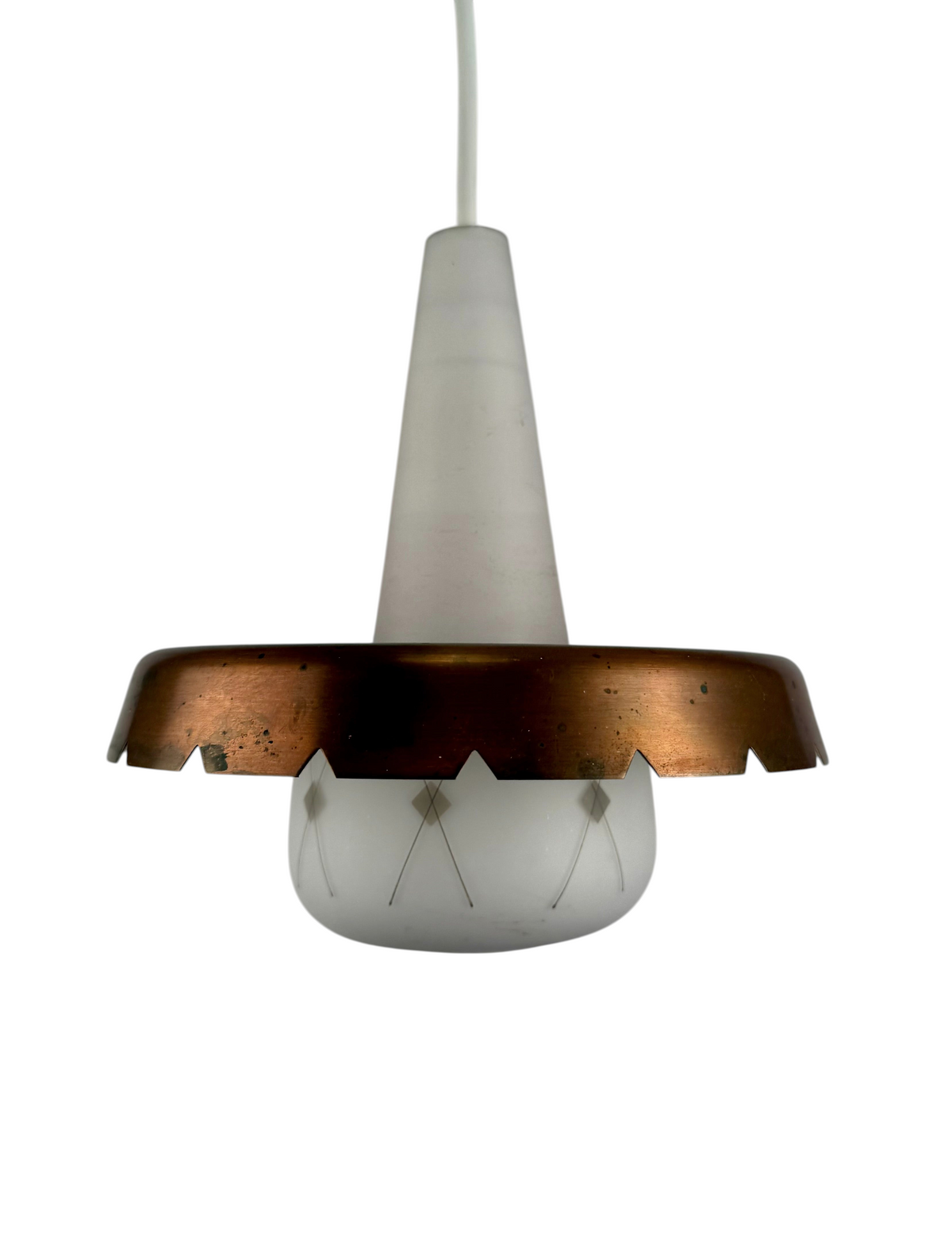 Modighus.se retro taklampa i frostat glas och koppar med 1950-talsdesign och dekorativa detaljer.