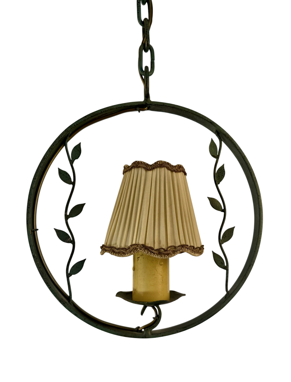 Modighus.se vintage smideslampa från 1940-talet med grön växtdekor och beige veckad textilskärm.