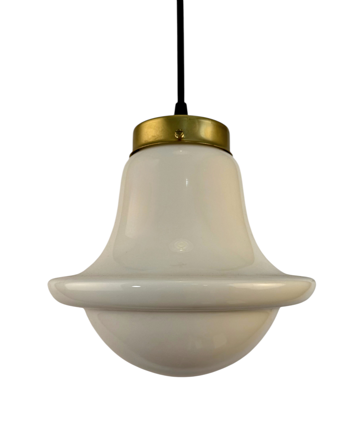 Modighus.se elegant taklampa i vitt glas från 1960-talet med mässingsfäste och svart textilkabel