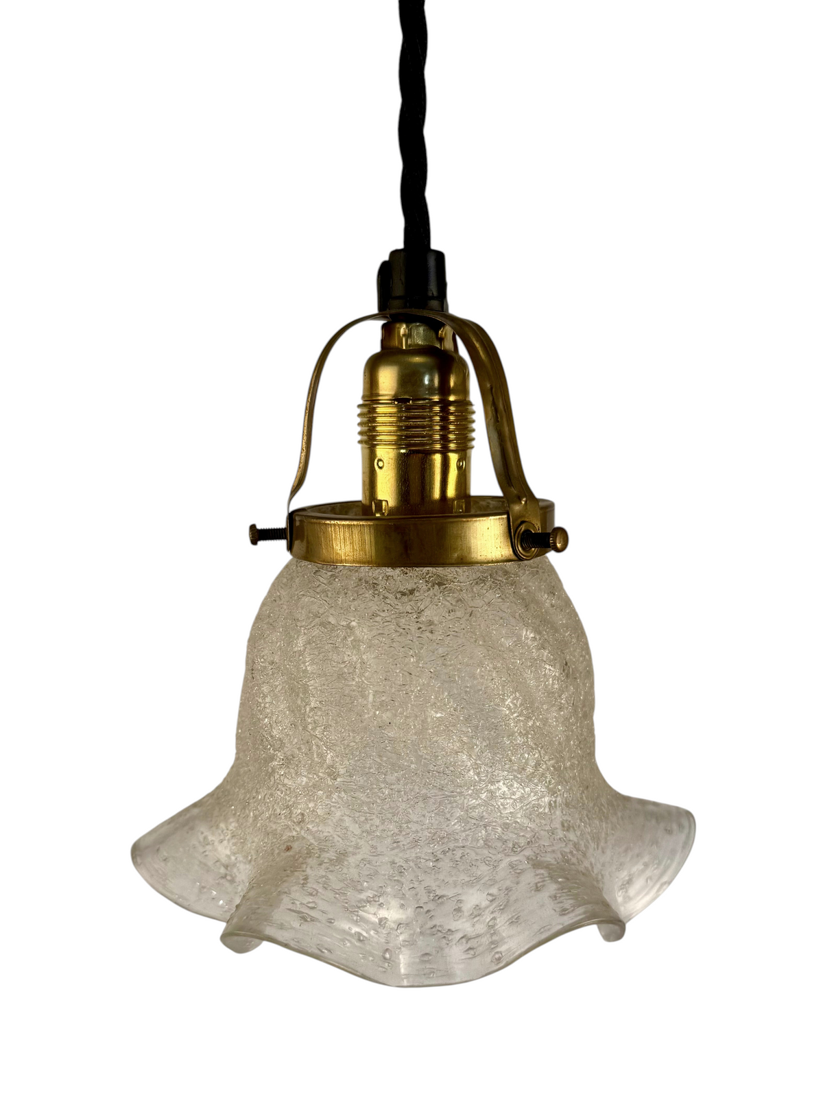 Modighus.se vintage fönsterlampa i klarglas med luftbubblor, mässingsdetaljer och svart tvinnad textilkabel.