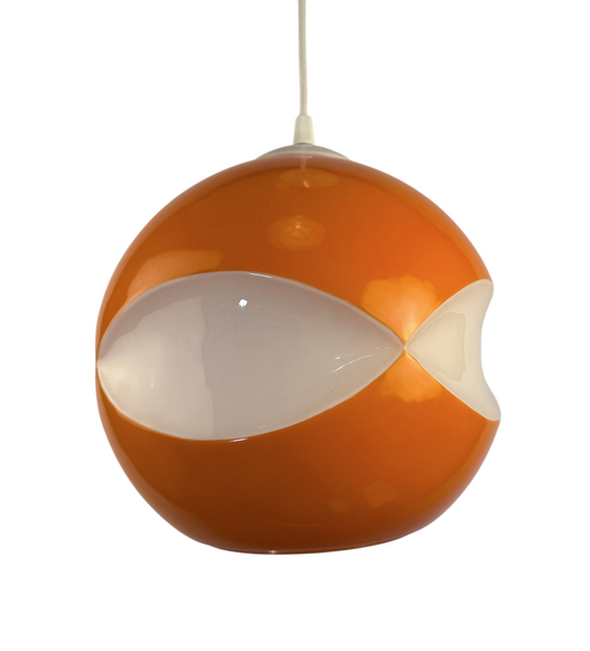 Modighus.se retro space age taklampa i orange och vitt glas från 1960- eller 70-talet
