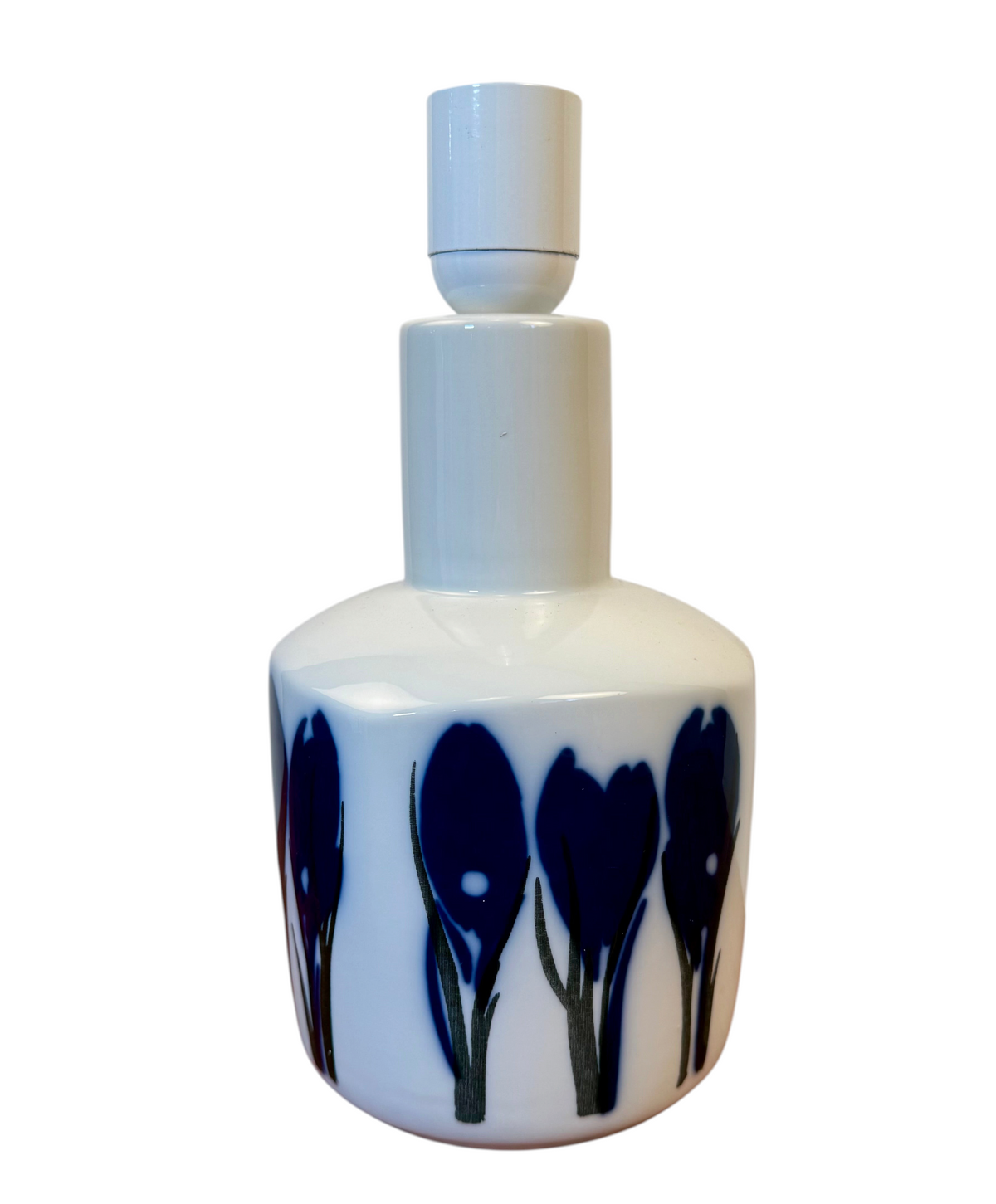 Modighus.se vintage bordslampa från Bing & Gröndal i vit porslin med blått blommotiv från 1960-talet