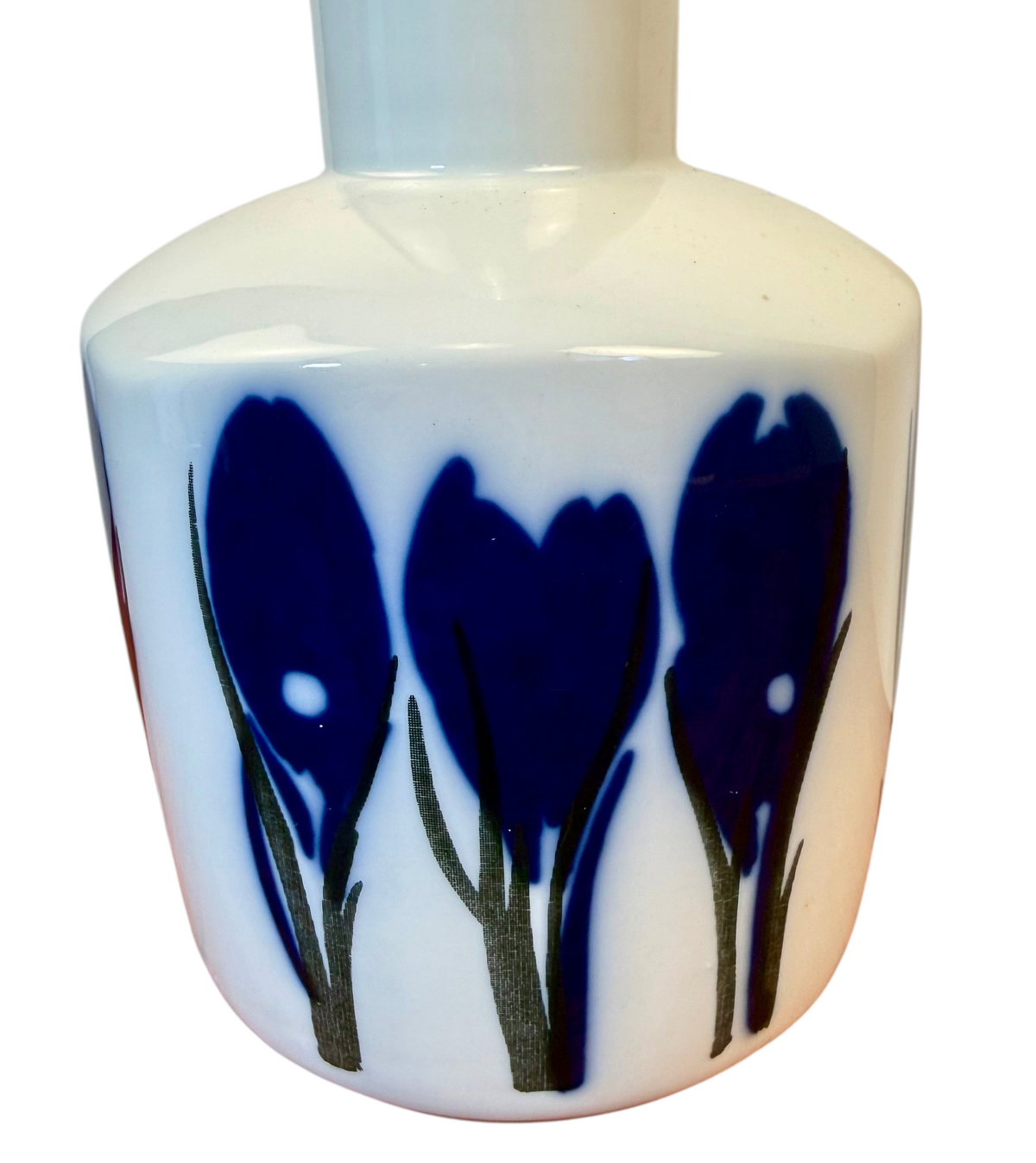 Modighus.se vintage bordslampa i porslin från Bing & Gröndal med blått blommotiv på vit botten