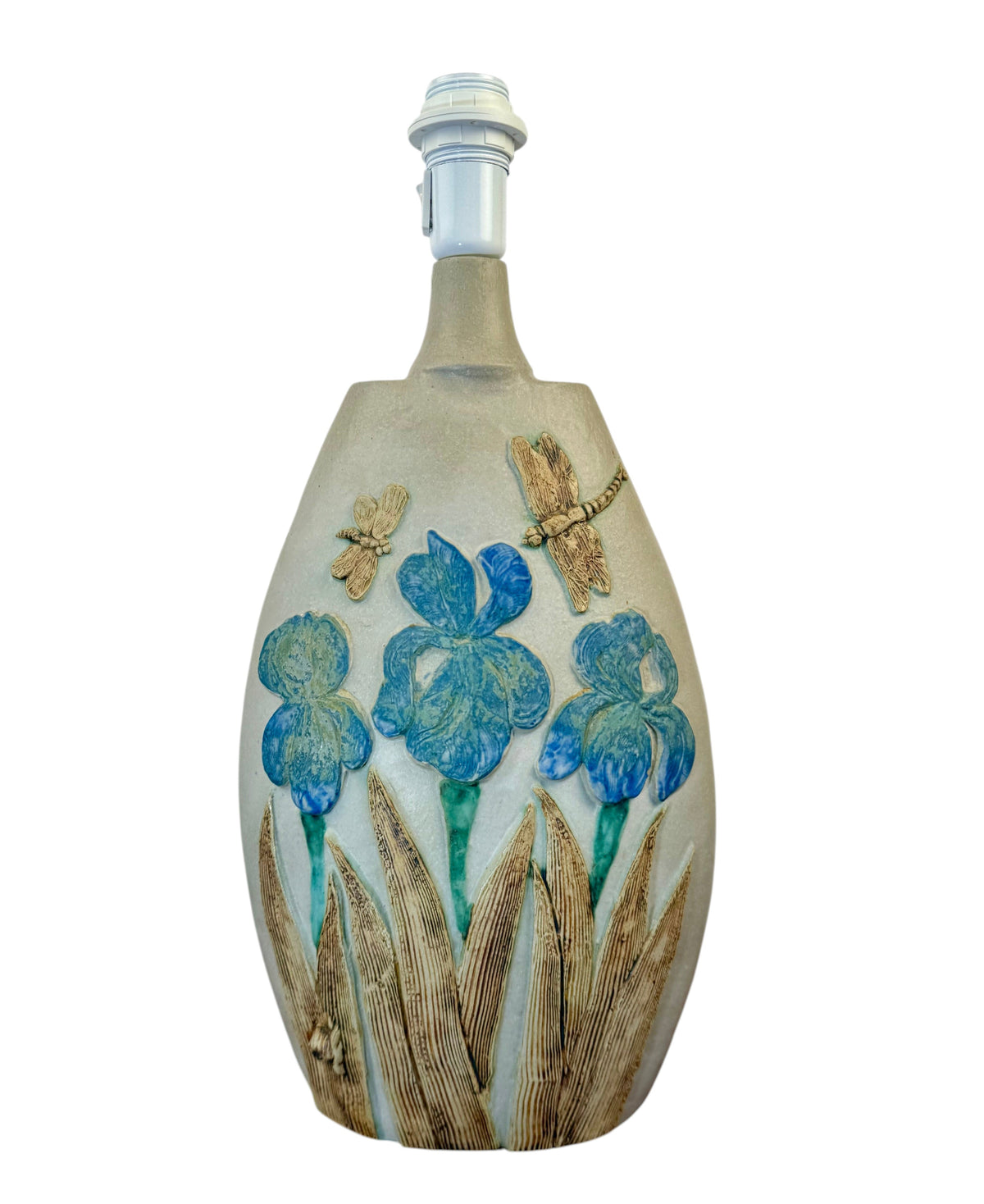 Modighus.se Bernard Rooke keramiklampa från 1960-talet med reliefmotiv av blå blommor och trollsländor.
