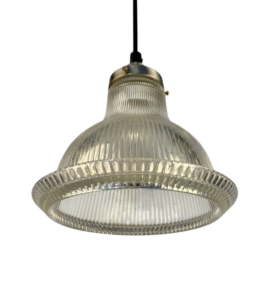 Modighus.se taklampa i pressglas från 40-talet med metallfäste och svart textilkabel i fint vintageskick.