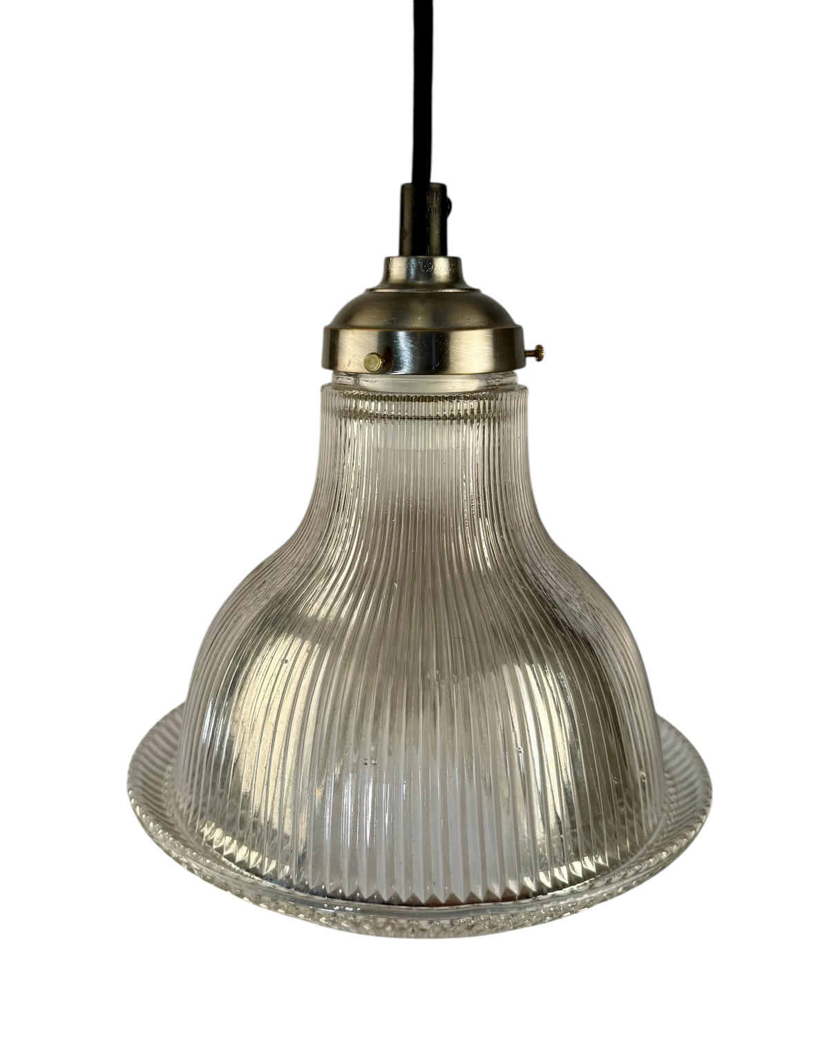 Modighus.se vintage taklampa i pressglas med metallfäste och svart textilkabel från 1940-talet.
