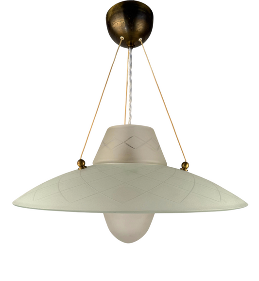 Modighus.se vintage taklampa i frostat glas med geometriskt mönster och vit tvinnad textilkabel från 30/40-talet.