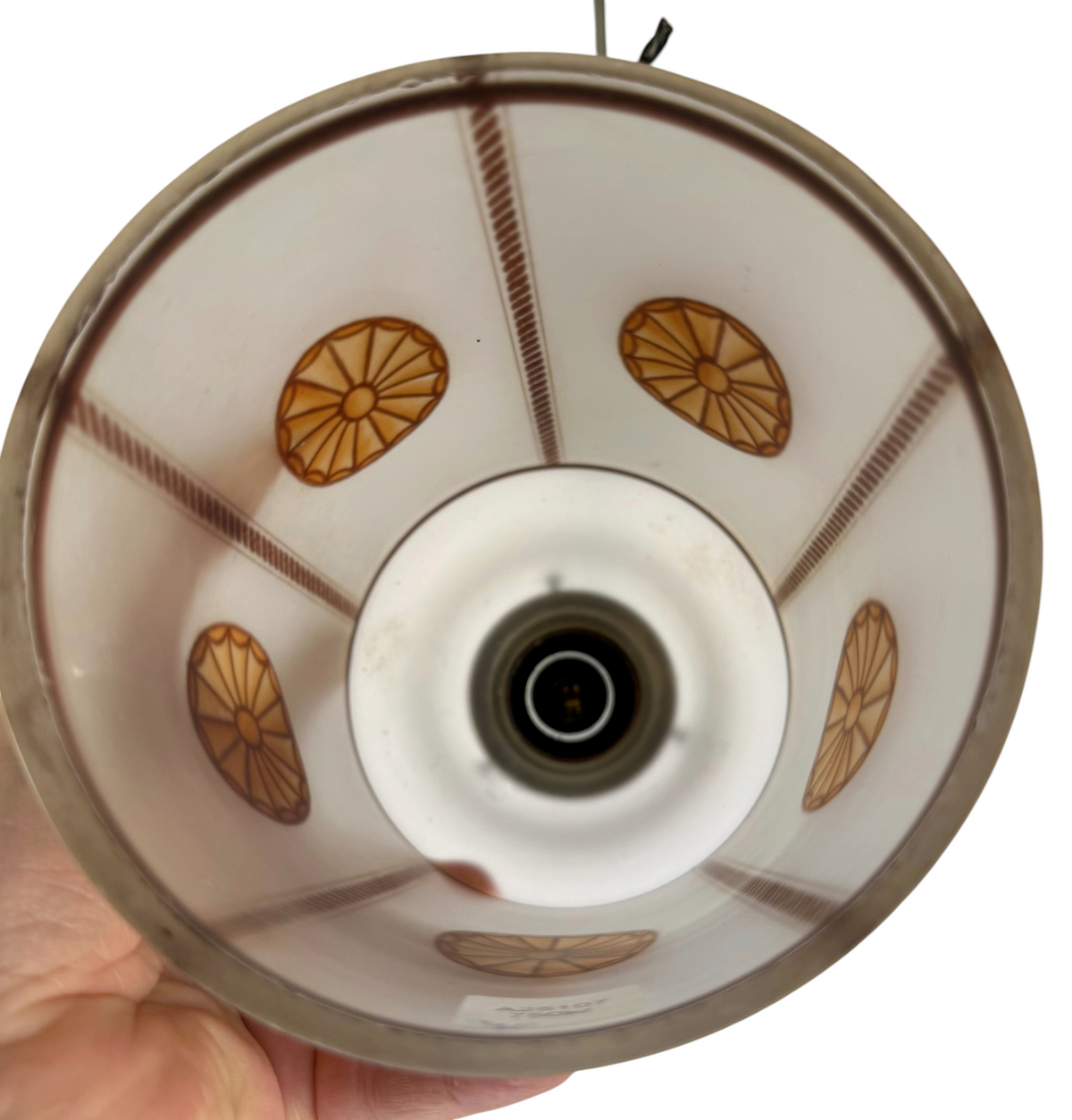 Modighus.se jugendlampa i tubformat frostat glas med brun dekor och detaljer i oxiderad mässing från 1920-talet.