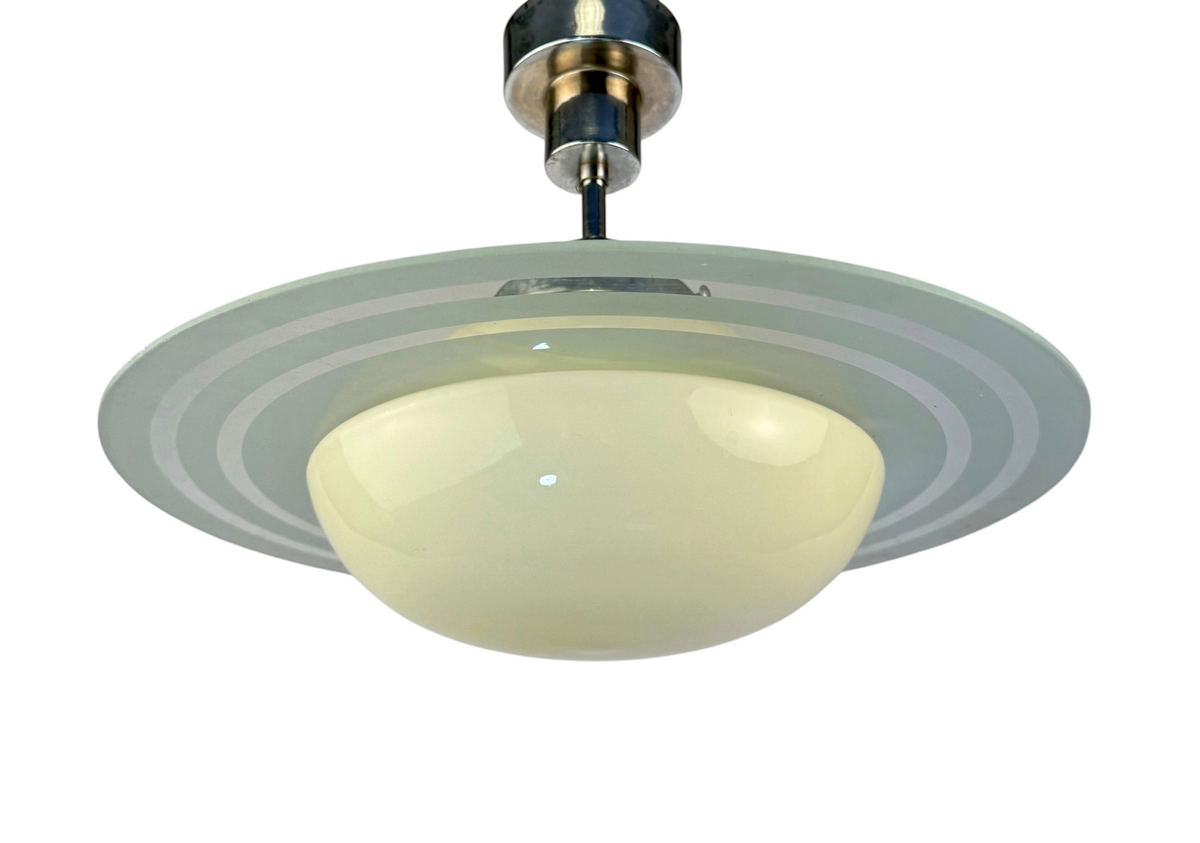 Vintage taklampa Saturnus från Modighus.se med krämfärgad glaskupa och ring i klarglas med frostade ränder.