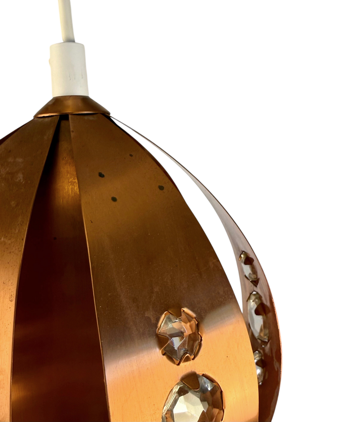 Modighus.se retro taklampa i koppar från 1960-talet med dekorativa prismor i slipad plast