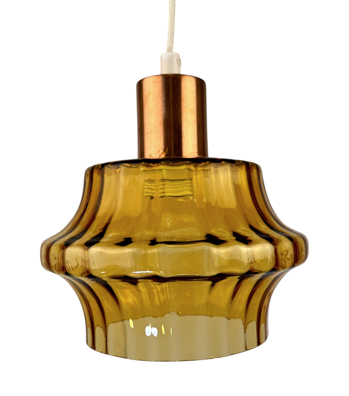Modighus.se retro taklampa i bärnstensfärgat räfflat glas med fäste i koppar från 1970-talet