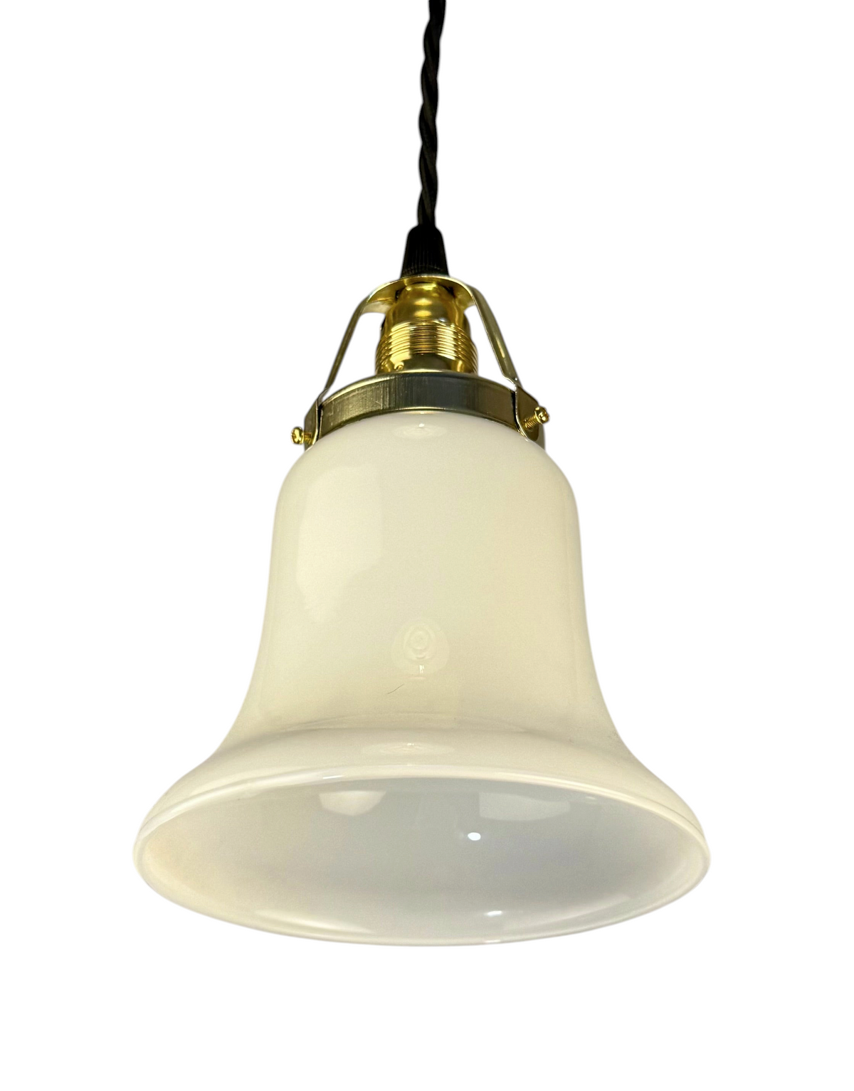 Modighus.se elegant vintage fönsterlampa i vitt glas med mässingsdetaljer och svart tvinnad textilkabel från 1960-talet