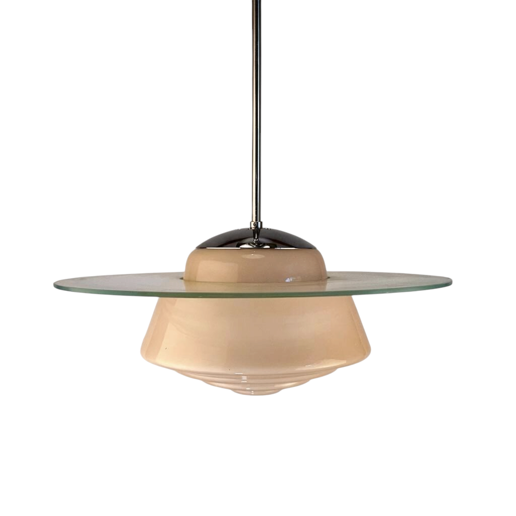 Modighus.se Saturnus taklampa i ljusrosa glas med klarglasring och kromdetaljer från 1940-talet