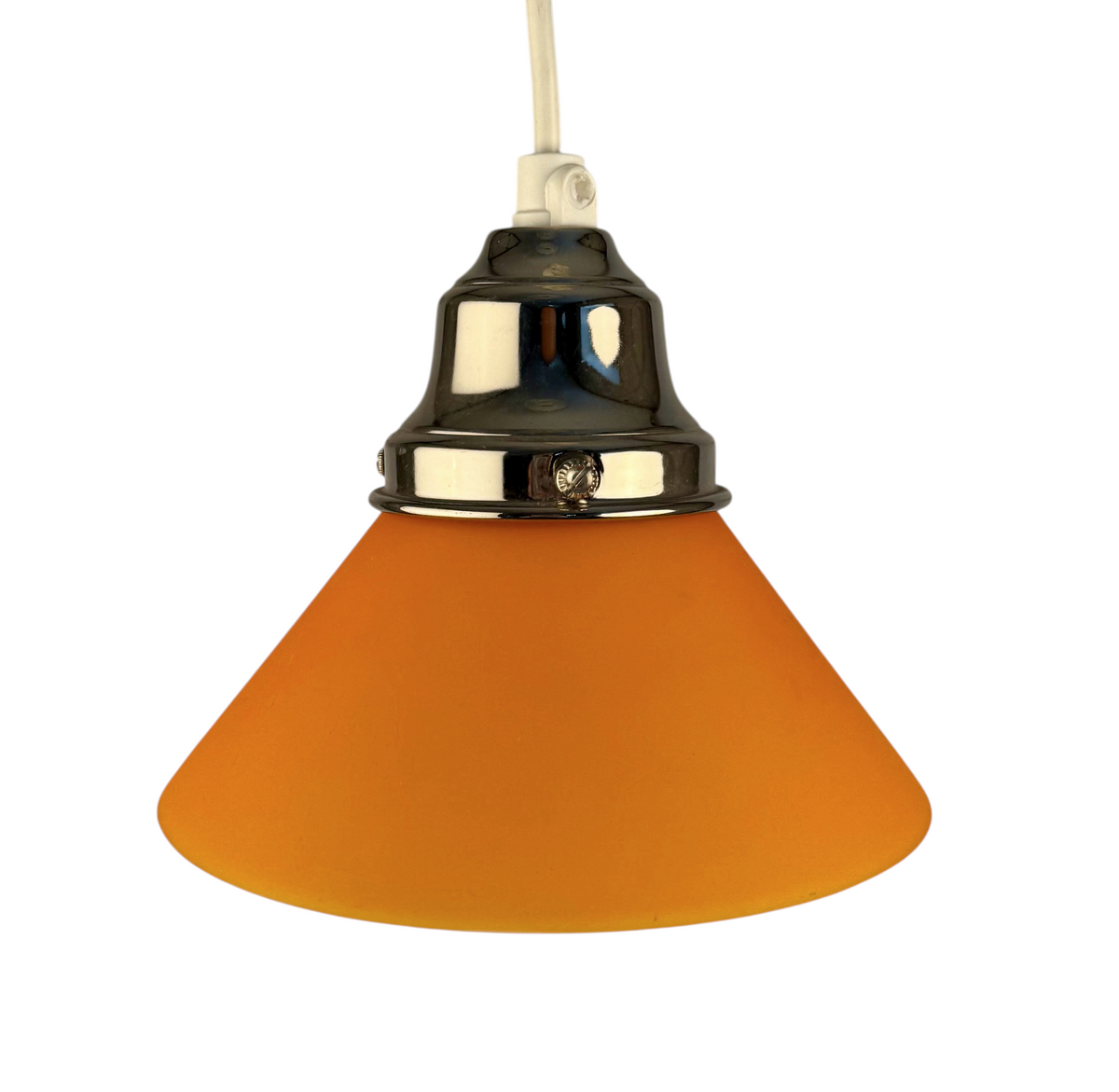 Modighus.se skomakarlampa med orange glasskärm och detaljer i krom, inspirerad av 1920-talets design.