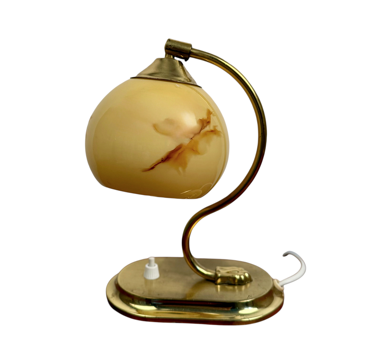 Modighus.se vintage bordslampa från 1940-talet i mässing med en gul marmorerad glaskupa