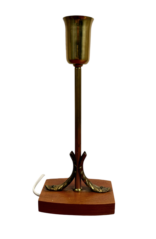 Modighus.se vintage lampfot från 1940-talet i teak och mässing med dekorativa detaljer och ny el.