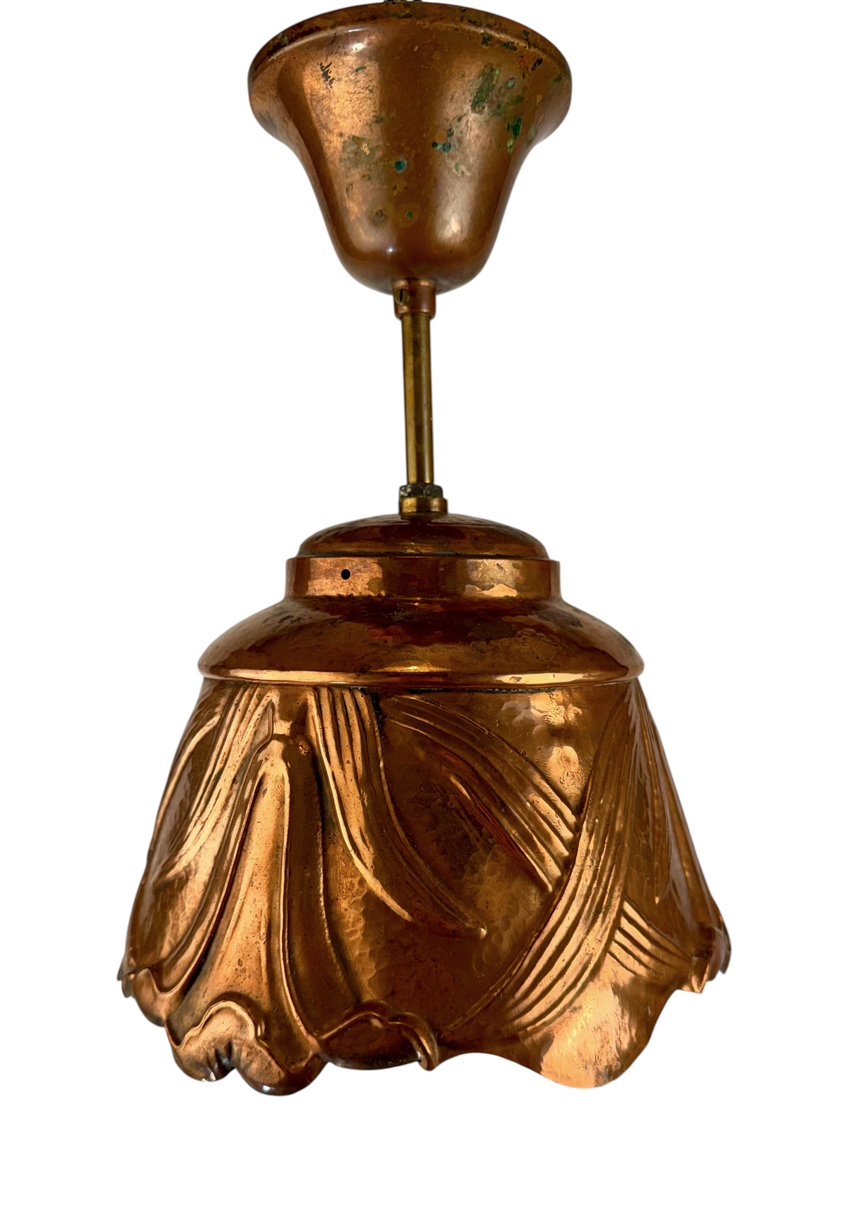 Modighus.se taklampa i koppar formad som en vintage bakform från 1960-talet med vackra detaljer och patina.