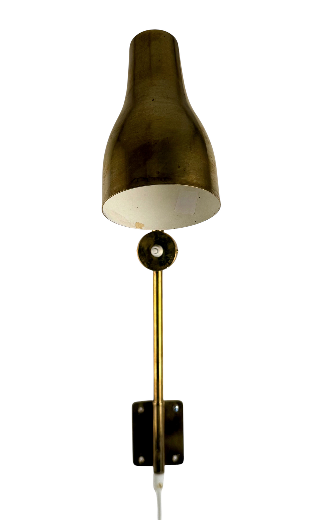 Modighus.se vägglampa från Pagos i mässing med böjbar led och konformad skärm i 1950-talsstil